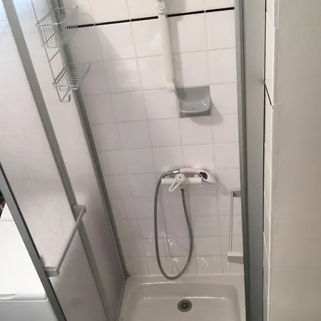à 10 M De La Avec Vue Sur L'étang
